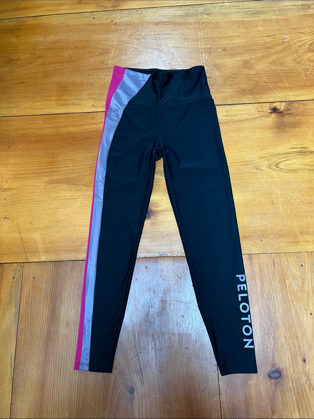 Rare!  Vintage Peloton leggings circa 2017-18 women’s size small